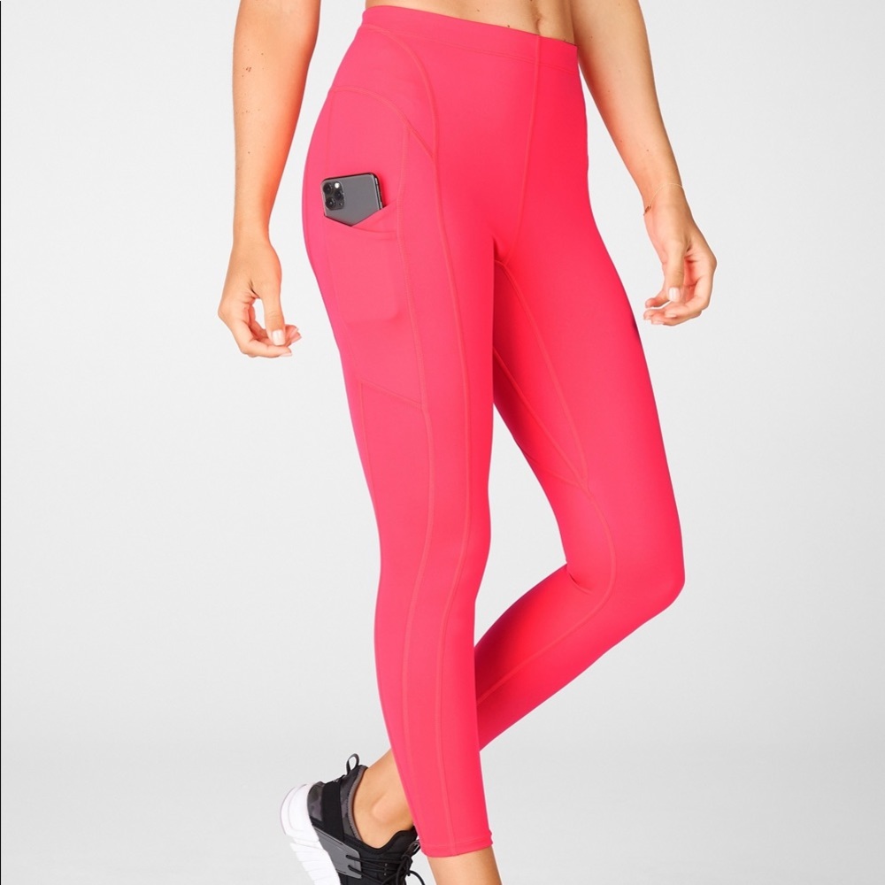 Fabletics | Oasis High-Waisted Pocket Capri